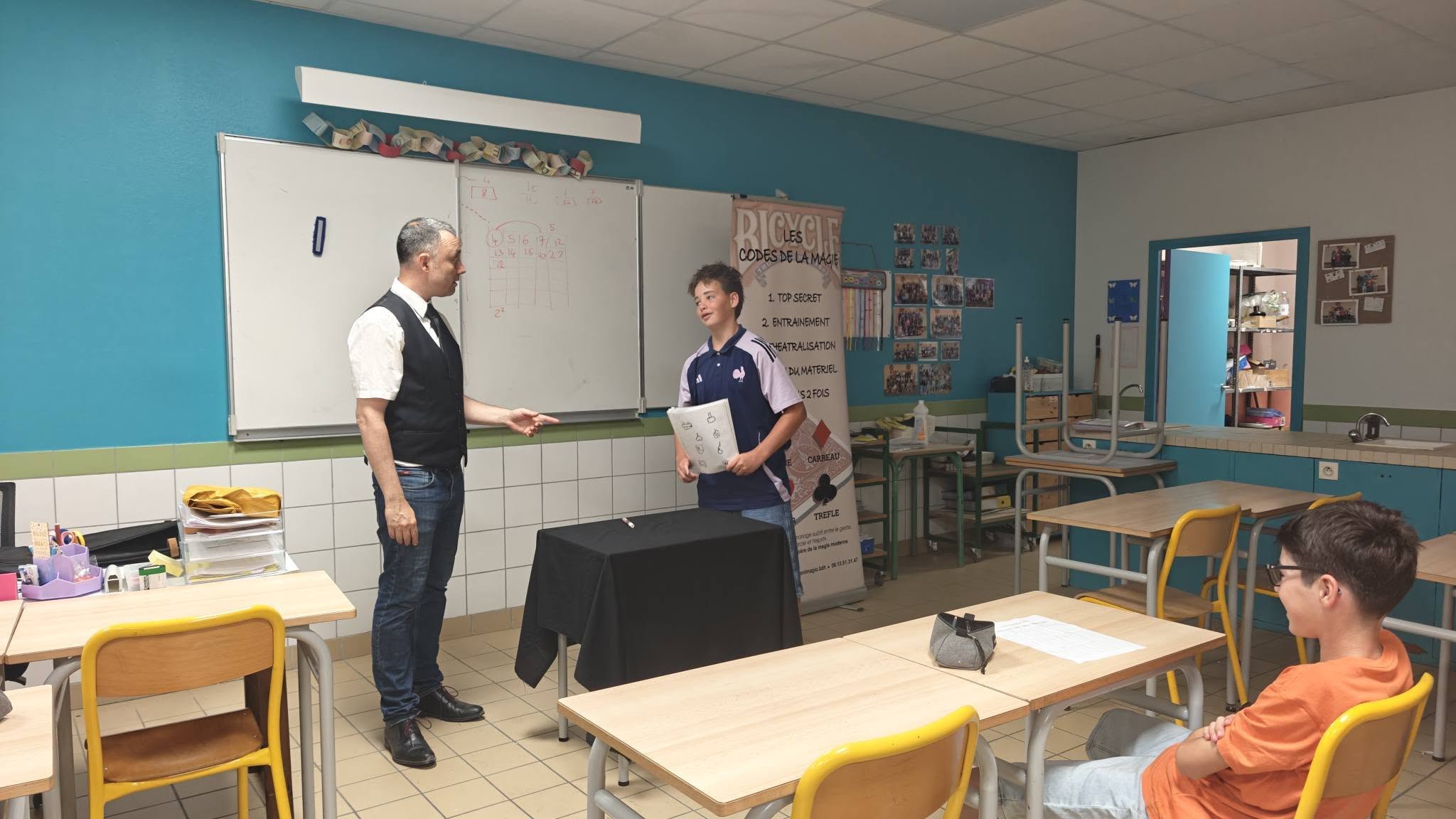 Lire la suite à propos de l’article 5e : une heure de magie pour les 3 classes de 5e